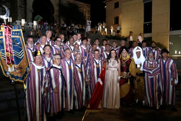 Dénia celebra la última 'entraeta' y se sitúa a un paso de sus días grandes de Moros y Cristianos 67 entraeta previa a la recepcion mora de denia 64