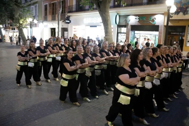Dénia celebra la última 'entraeta' y se sitúa a un paso de sus días grandes de Moros y Cristianos 10 entraeta previa a la recepcion mora de denia 7