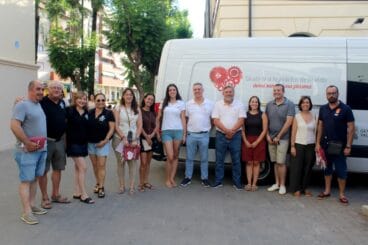 Grupo en la donación de sangre festera de FEMMICC en Dénia