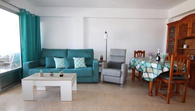 A 50 metros de la playa: vacaciones en Dénia con las mejores condiciones 2 interior bien equipado para una estancia comoda