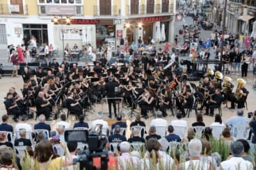 Un impulso económico permitirá convertir en documental los 75 años de la banda de Dénia 1 la agrupacion artistica musical de denia durante el reciente concierto de musica festera de los moros y cristianos de denia