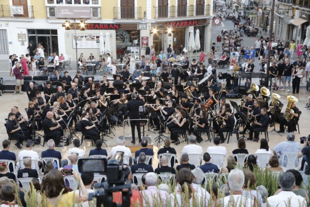 Un impulso económico permitirá convertir en documental los 75 años de la banda de Dénia 1 Imagen: La Agrupación Artística Musical de Dénia durante el reciente concierto de Música Festera de los Moros y Cristianos de Dénia