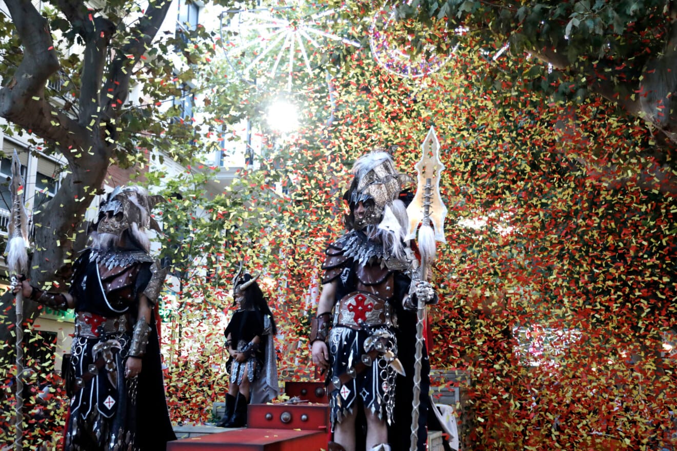 Las escuadras especiales lucen elaborados trajes e indumentaria de combate el 15 de agosto