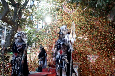 Las escuadras especiales lucen elaborados trajes e indumentaria de combate el 15 de agosto