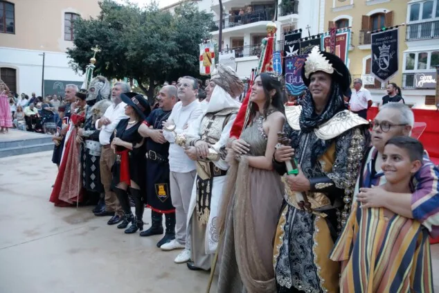 Arrancan los Moros y Cristianos de Dénia: así fue el primer gran día de fiesta 24 pregon y bienvenida a las fiestas de moros y cristianos 2026 de denia 20