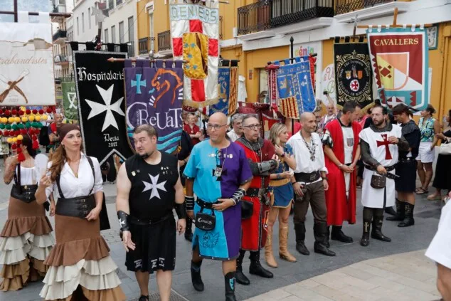 Arrancan los Moros y Cristianos de Dénia: así fue el primer gran día de fiesta 90 pregon y bienvenida a las fiestas de moros y cristianos 2026 de denia 86