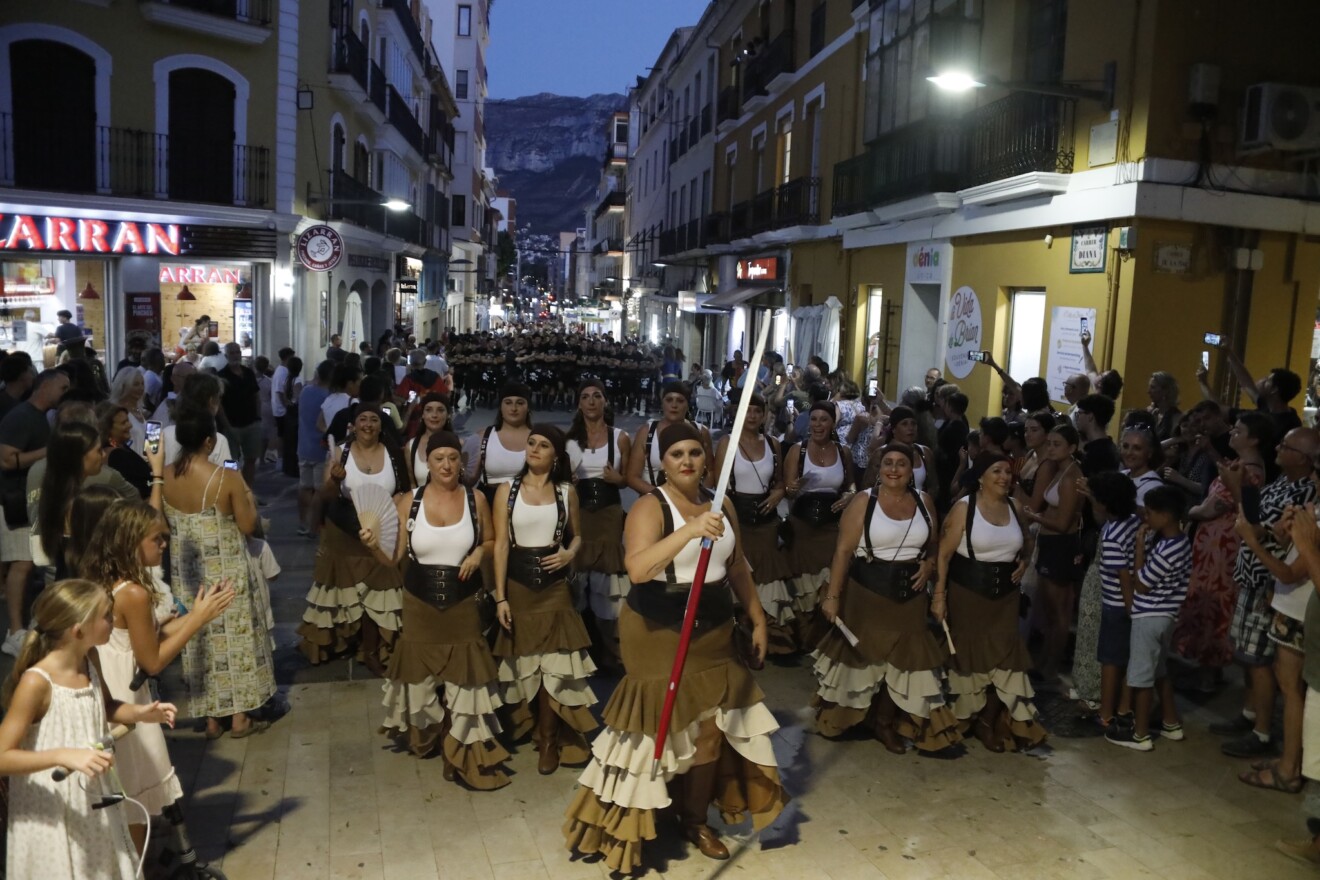 Filà femenina en la entraeta nocturna