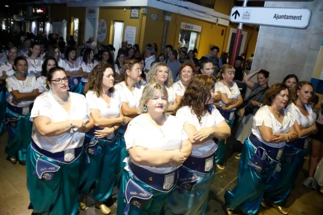 Las calles de Dénia vuelven a retumbar: así se vivió anoche la primera entraeta de las Fiestas de Moros y Cristianos 61 recepcion de la capitania cristiana 58