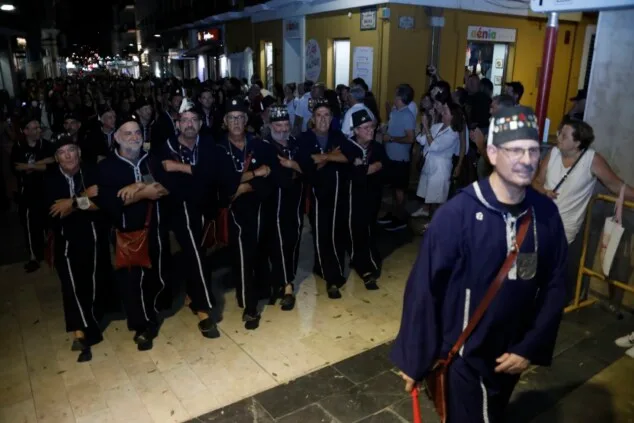 Las calles de Dénia vuelven a retumbar: así se vivió anoche la primera entraeta de las Fiestas de Moros y Cristianos 67 recepcion de la capitania cristiana 64