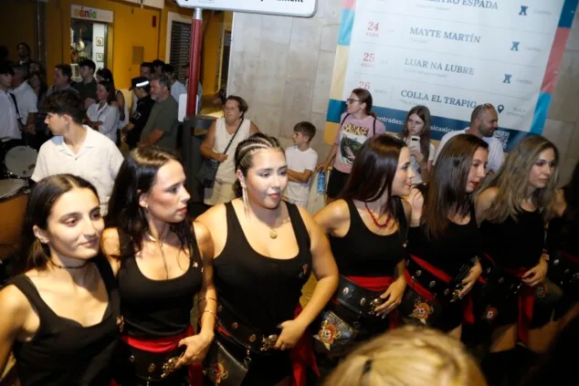 Las calles de Dénia vuelven a retumbar: así se vivió anoche la primera entraeta de las Fiestas de Moros y Cristianos 74 recepcion de la capitania cristiana 71