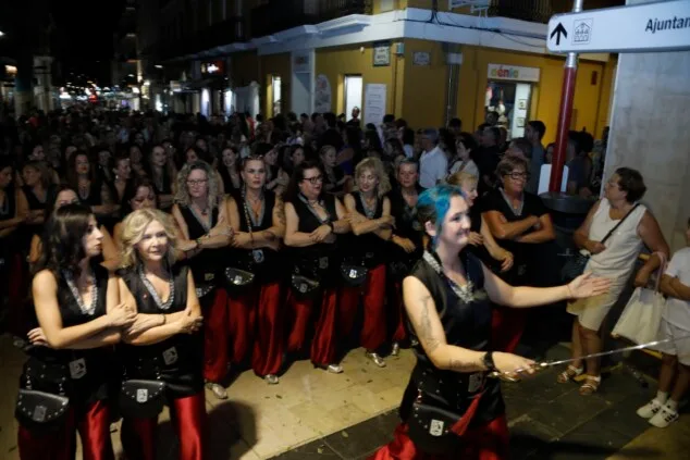 Las calles de Dénia vuelven a retumbar: así se vivió anoche la primera entraeta de las Fiestas de Moros y Cristianos 87 recepcion de la capitania cristiana 84