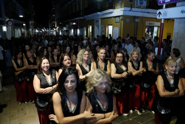 Las calles de Dénia vuelven a retumbar: así se vivió anoche la primera entraeta de las Fiestas de Moros y Cristianos 88 recepcion de la capitania cristiana 85