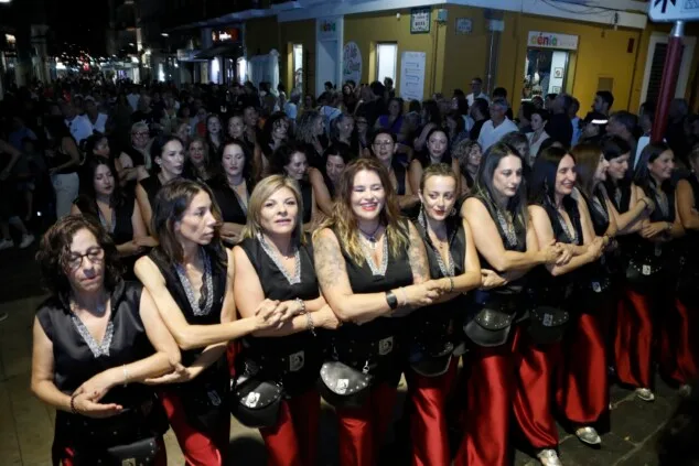 Las calles de Dénia vuelven a retumbar: así se vivió anoche la primera entraeta de las Fiestas de Moros y Cristianos 89 recepcion de la capitania cristiana 86