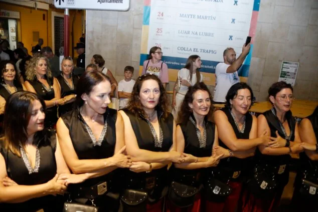 Las calles de Dénia vuelven a retumbar: así se vivió anoche la primera entraeta de las Fiestas de Moros y Cristianos 92 recepcion de la capitania cristiana 89