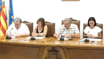 Representantes del gobierno de Dénia durante el pleno