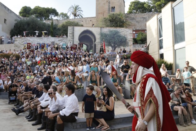 Pólvora, niebla y el «Vell Montgó»: Dénia despide sus Moros y Cristianos a lo grande 17 ultimos actos de los moros y cristianos de denia 2026 15