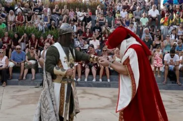 Pólvora, niebla y el «Vell Montgó»: Dénia despide sus Moros y Cristianos a lo grande 2 ultimos actos de los moros y cristianos de denia 2026 19