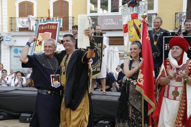 Pólvora, niebla y el «Vell Montgó»: Dénia despide sus Moros y Cristianos a lo grande 25 ultimos actos de los moros y cristianos de denia 2026 23