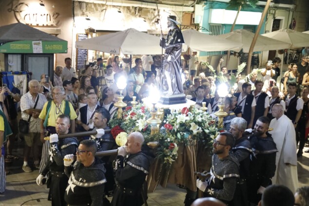 Pólvora, niebla y el «Vell Montgó»: Dénia despide sus Moros y Cristianos a lo grande 29 ultimos actos de los moros y cristianos de denia 2026 27