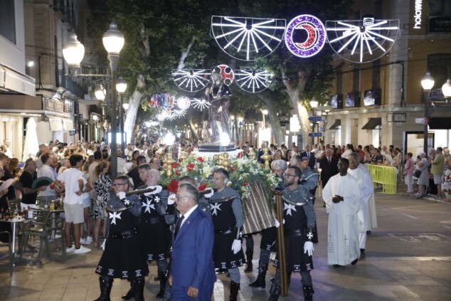 Pólvora, niebla y el «Vell Montgó»: Dénia despide sus Moros y Cristianos a lo grande 46 ultimos actos de los moros y cristianos de denia 2026 44