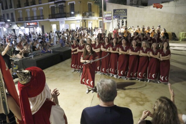 Pólvora, niebla y el «Vell Montgó»: Dénia despide sus Moros y Cristianos a lo grande 53 ultimos actos de los moros y cristianos de denia 2026 51