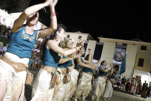 Pólvora, niebla y el «Vell Montgó»: Dénia despide sus Moros y Cristianos a lo grande 58 ultimos actos de los moros y cristianos de denia 2026 56