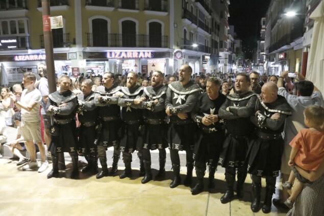 Pólvora, niebla y el «Vell Montgó»: Dénia despide sus Moros y Cristianos a lo grande 68 ultimos actos de los moros y cristianos de denia 2026 66