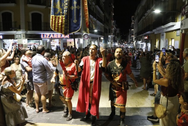 Pólvora, niebla y el «Vell Montgó»: Dénia despide sus Moros y Cristianos a lo grande 74 ultimos actos de los moros y cristianos de denia 2026 72