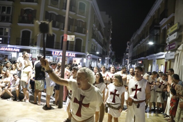 Pólvora, niebla y el «Vell Montgó»: Dénia despide sus Moros y Cristianos a lo grande 78 ultimos actos de los moros y cristianos de denia 2026 76