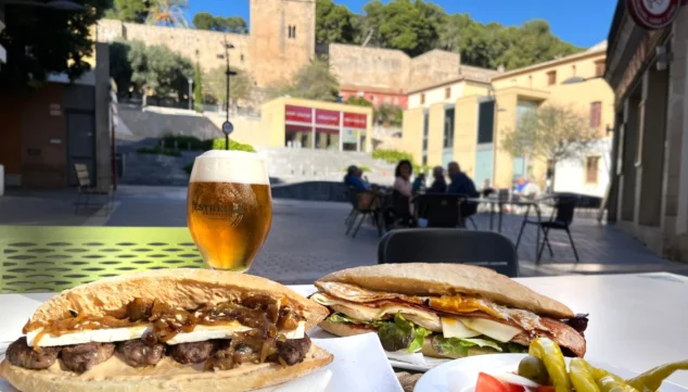 5 planes para disfrutar Dénia sin prisas este otoño 13 Imagen: Almuerzos frente al castillo