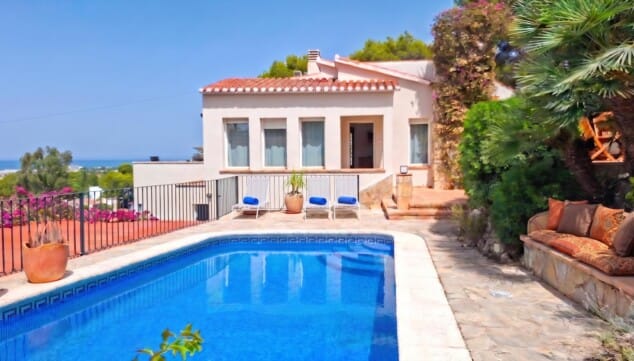 ¿Vacaciones en Dénia? Esta casa para 6 tiene vistas que sorprenden 1 Imagen: Casa vacacional en La Pedrera