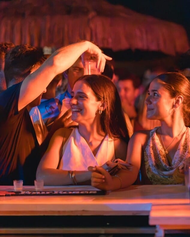 ¿Imaginas celebrar un día especial con el mar de fondo en Xàbia? 13 celebra con amigos