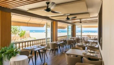 Comer con vistas al Mediterráneo