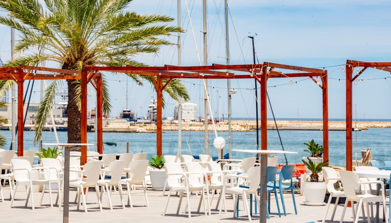 Comer frente al puerto de Dénia