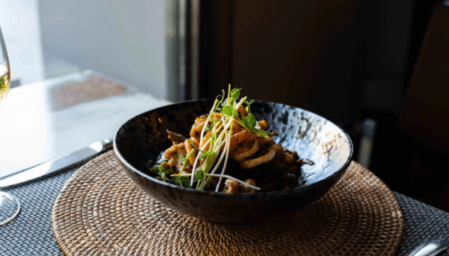 La carta de vinos perfecta para el otoño: 5 claves para acertar. 8 Imagen: Disfruta de la cocina fusión asiática acompañada de vinos blancos aromáticos en el Restaurante Mediterrasian