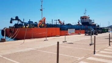 Podem Dénia exige concretar la retirada de la draga «Los Olivillos» tras años amarrada en el puerto 2 draga olivillos en denia archivo