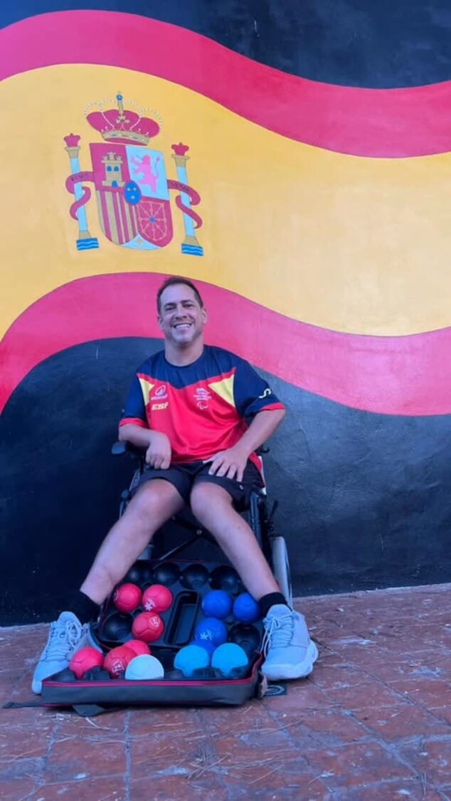 Imagen: El Langui con su equipamiento de boccia