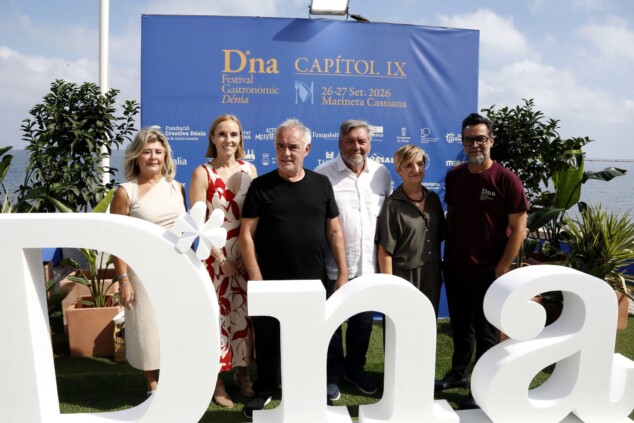 «Tenéis que estar orgullosos de vuestra cocina»: Ferran Adrià rinde homenaje al D*na Festival en Dénia 15 inauguracion del dna festival 2026 12