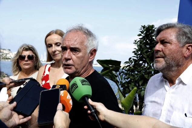 «Tenéis que estar orgullosos de vuestra cocina»: Ferran Adrià rinde homenaje al D*na Festival en Dénia 17 inauguracion del dna festival 2026 14