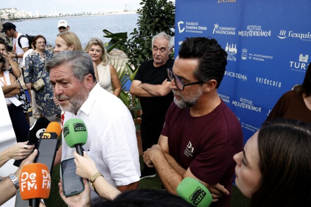 «Tenéis que estar orgullosos de vuestra cocina»: Ferran Adrià rinde homenaje al D*na Festival en Dénia 19 inauguracion del dna festival 2026 16