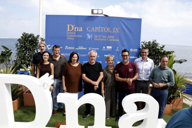 «Tenéis que estar orgullosos de vuestra cocina»: Ferran Adrià rinde homenaje al D*na Festival en Dénia 23 inauguracion del dna festival 2026 20