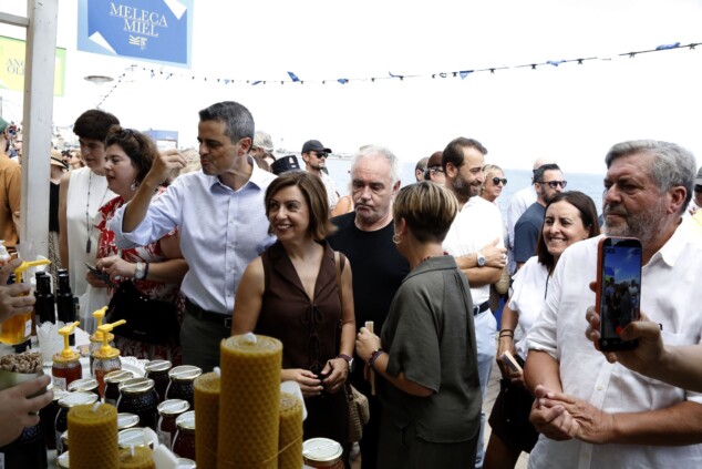 «Tenéis que estar orgullosos de vuestra cocina»: Ferran Adrià rinde homenaje al D*na Festival en Dénia 25 inauguracion del dna festival 2026 22