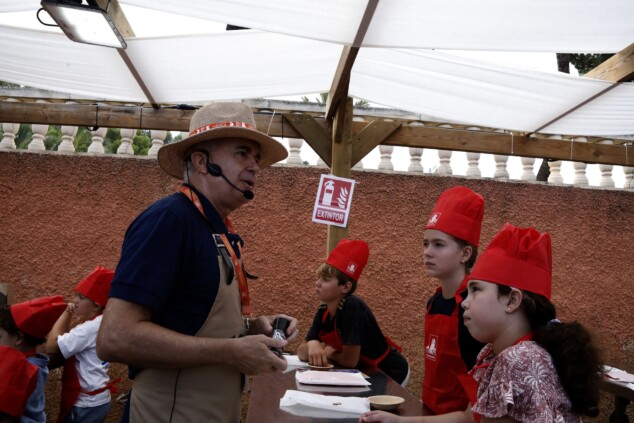 «Tenéis que estar orgullosos de vuestra cocina»: Ferran Adrià rinde homenaje al D*na Festival en Dénia 28 inauguracion del dna festival 2026 26