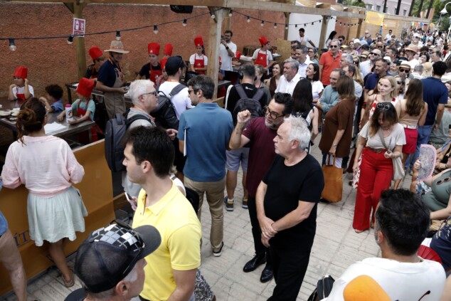 «Tenéis que estar orgullosos de vuestra cocina»: Ferran Adrià rinde homenaje al D*na Festival en Dénia 29 inauguracion del dna festival 2026 27