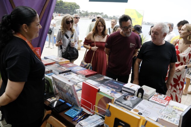 «Tenéis que estar orgullosos de vuestra cocina»: Ferran Adrià rinde homenaje al D*na Festival en Dénia 35 inauguracion del dna festival 2026 33