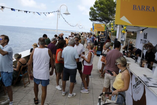 «Tenéis que estar orgullosos de vuestra cocina»: Ferran Adrià rinde homenaje al D*na Festival en Dénia 38 inauguracion del dna festival 2026 36