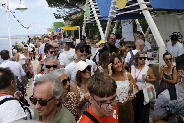 «Tenéis que estar orgullosos de vuestra cocina»: Ferran Adrià rinde homenaje al D*na Festival en Dénia 40 inauguracion del dna festival 2026 39