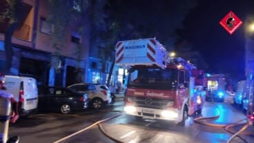 Intervención de bomberos en el incendio de vivienda de Dénia