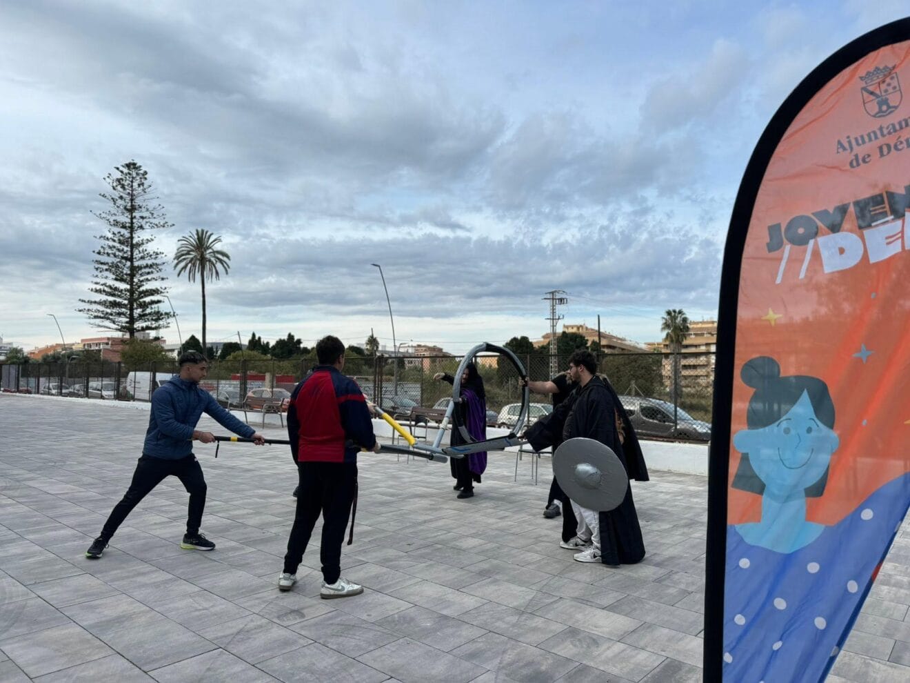 Jóvenes participando en softcombat durante el JOAFEST en Dénia