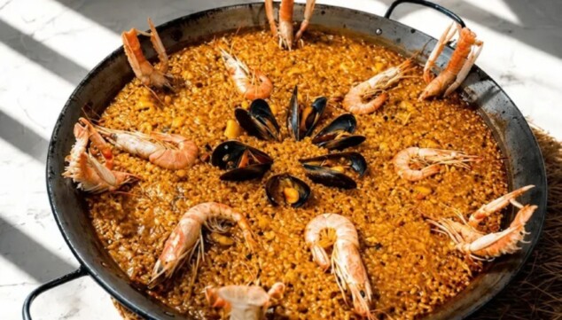 Jamse & L'Arròs revela 5 claves para hacer un arroz perfecto 10 Imagen: La elaboración artesanal del fumet